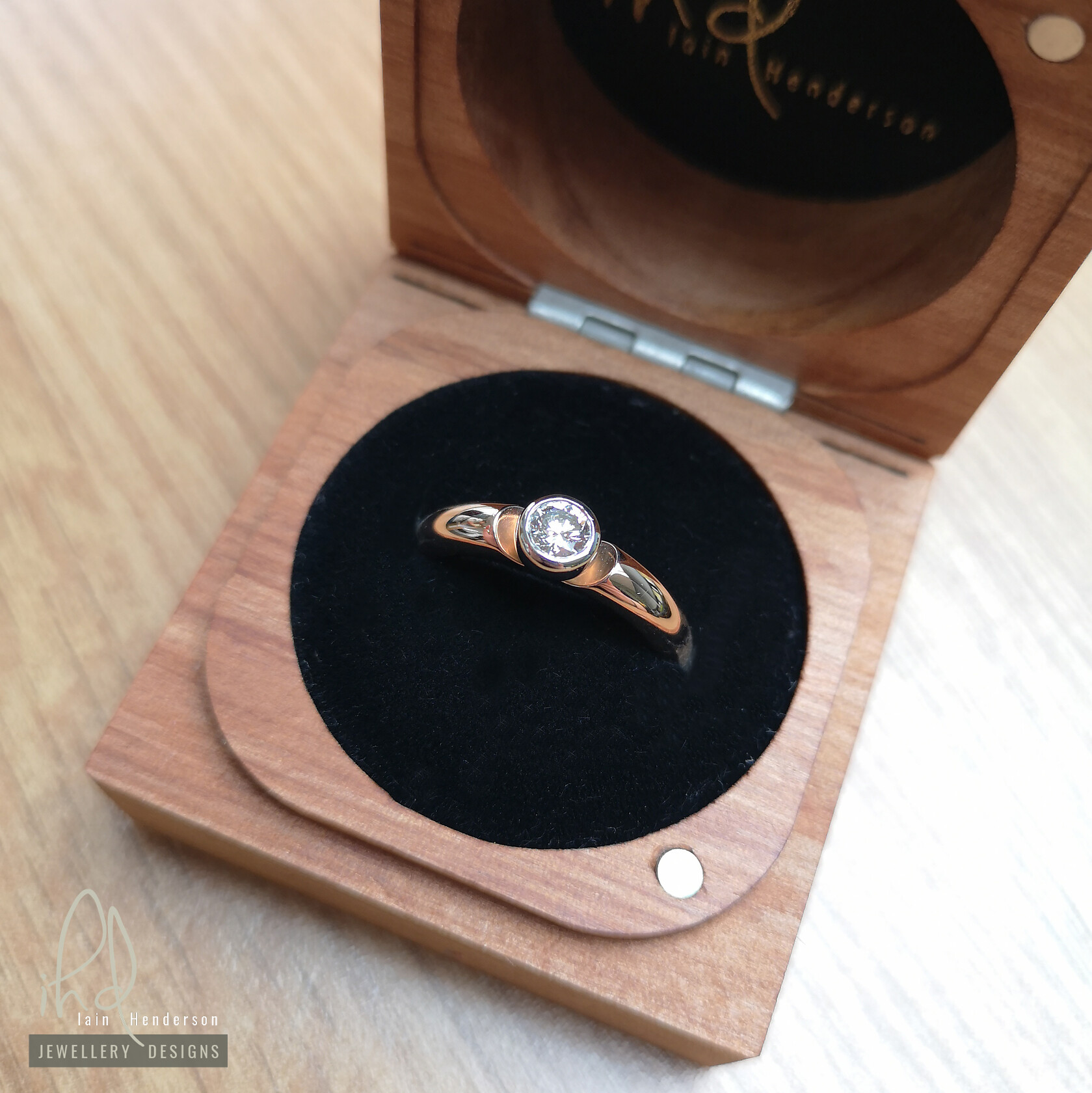 0018ct rose gold solitaire engagement ring with a round brilliant cut diamond 
 dav
